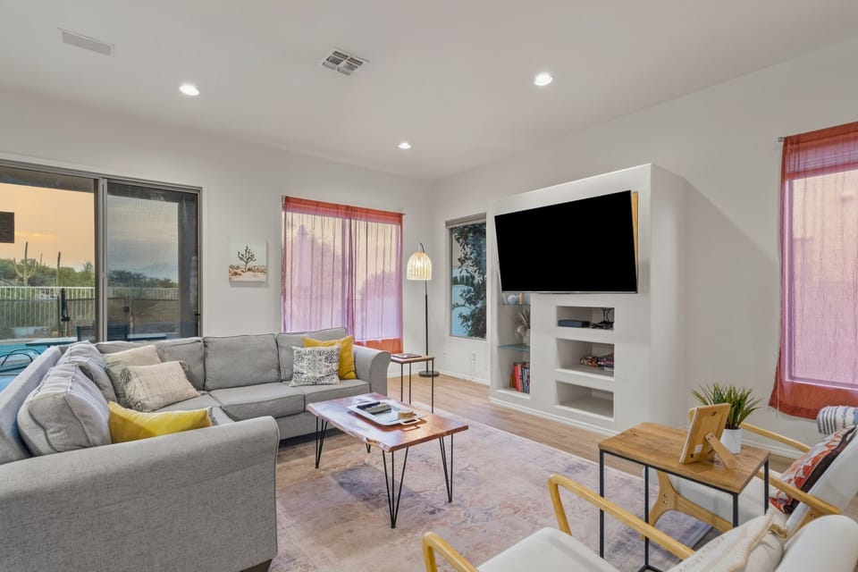 Oro Valley Oasis w/ Canyon Views & Private Pool House in Oro Valley
