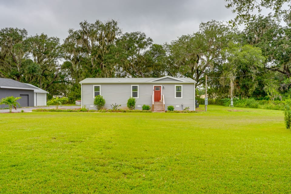 Easy I-4 Access: Central Florida Home w/ Fire Pit House in Plant City