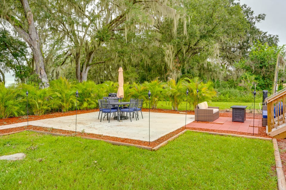 Easy I-4 Access: Central Florida Home w/ Fire Pit House in Plant City