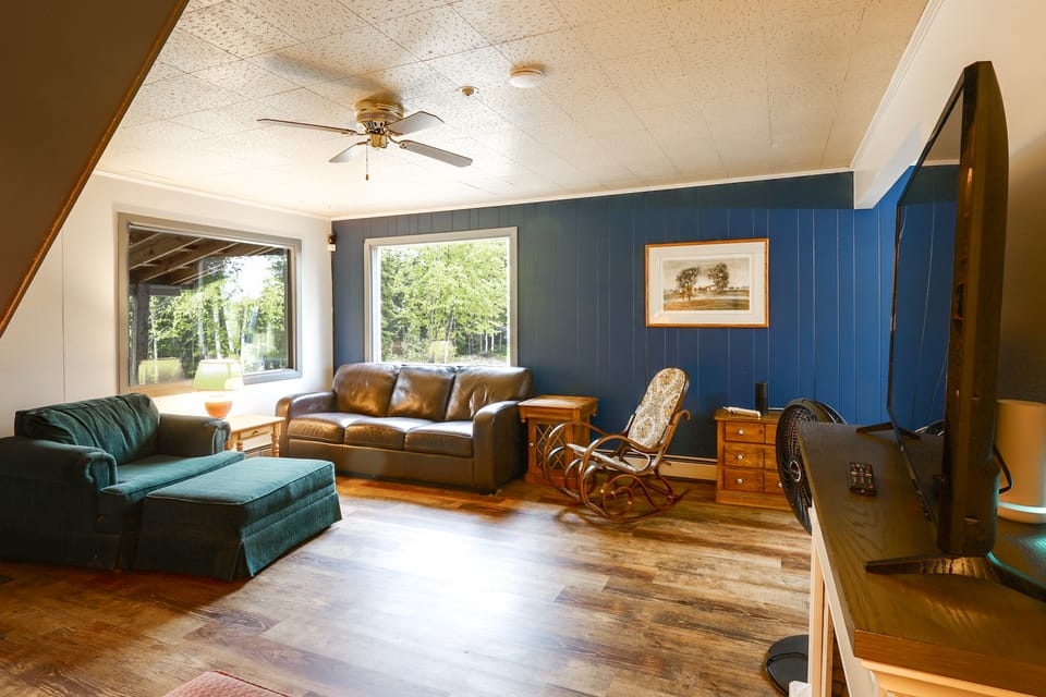 'The Beaver's Den' Cozy 4BR Alaska Cabin House in Alaska