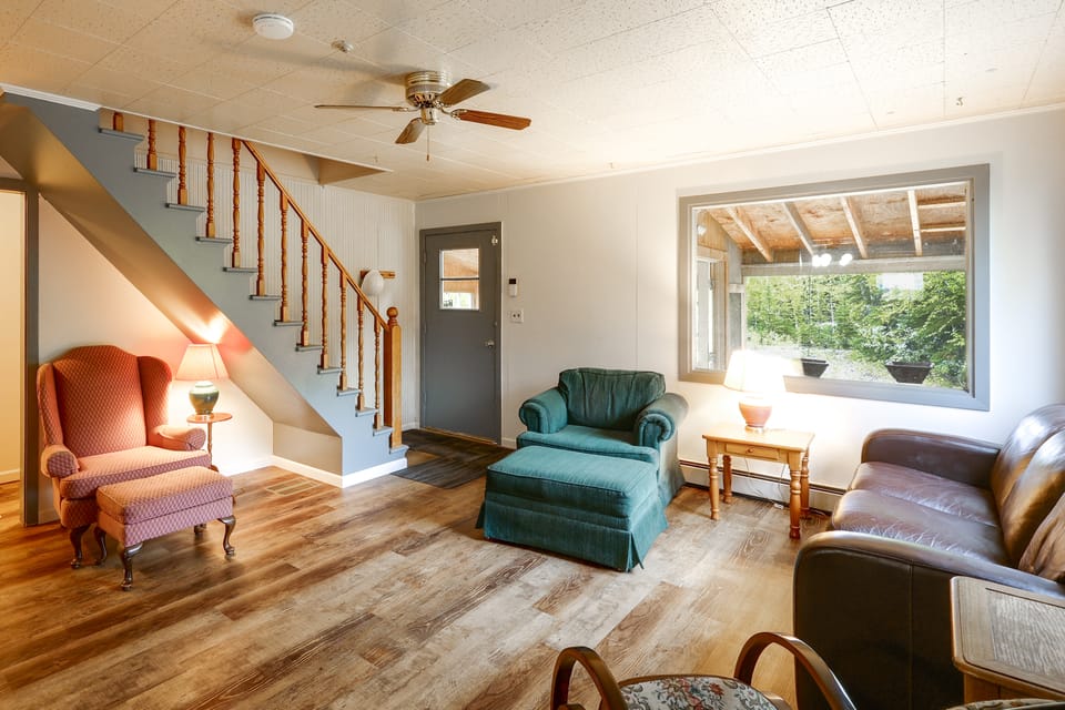 'The Beaver's Den' Cozy 4BR Alaska Cabin House in Alaska