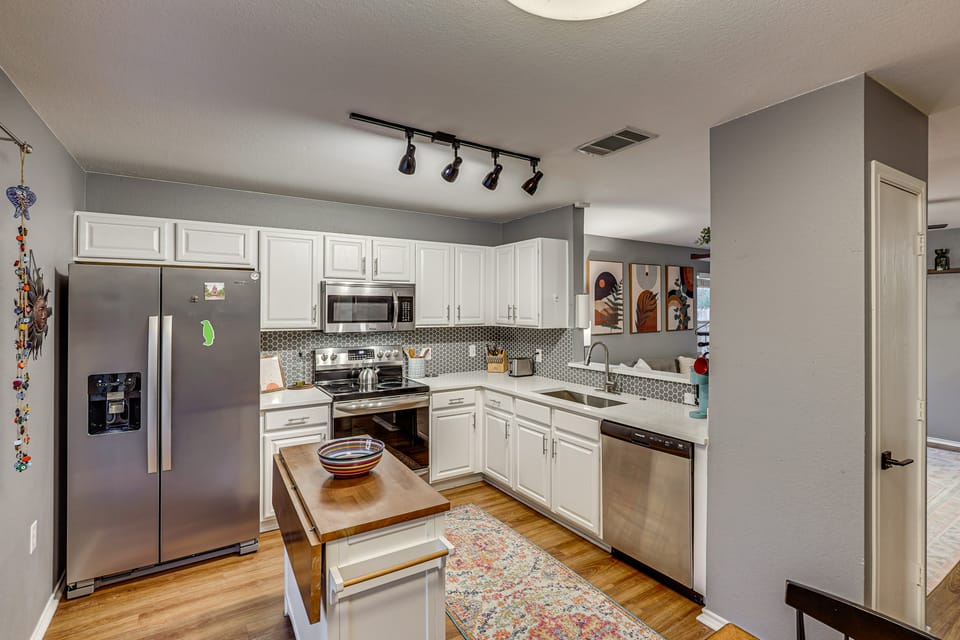 Easy Airport Access! Austin Home w/ Patio House in Montopolis