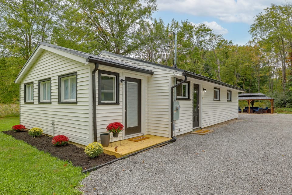 Lake Milton Retreat, 1 Mi to the Water House in Ohio