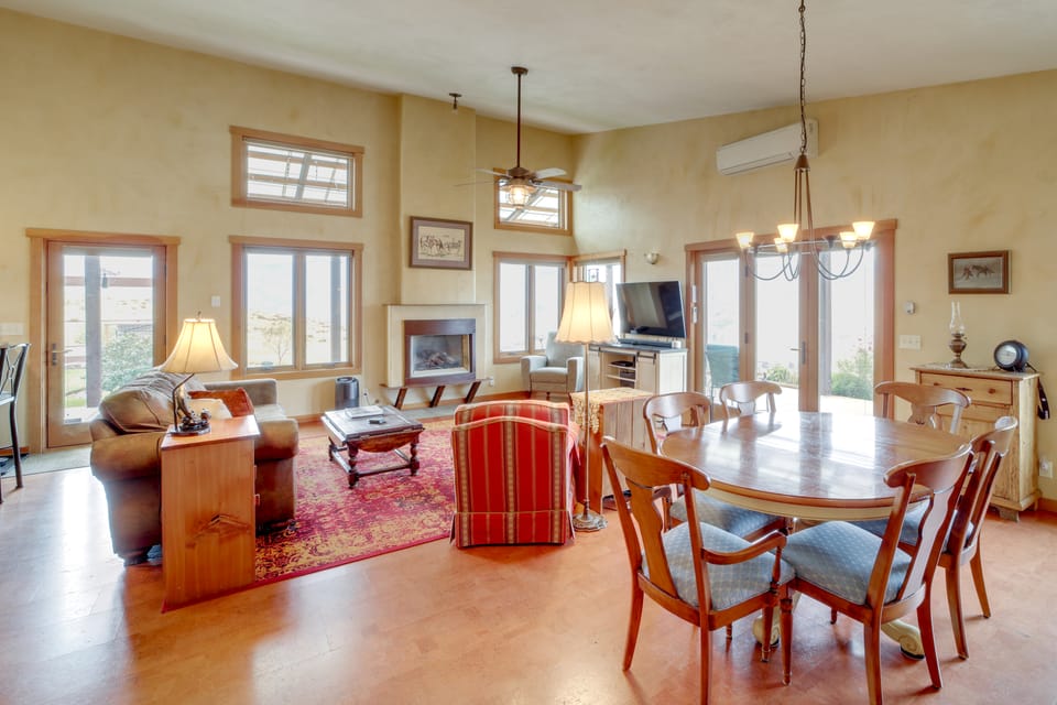40-Acre Methow Valley Home w/ Horse Boarding House in Washington
