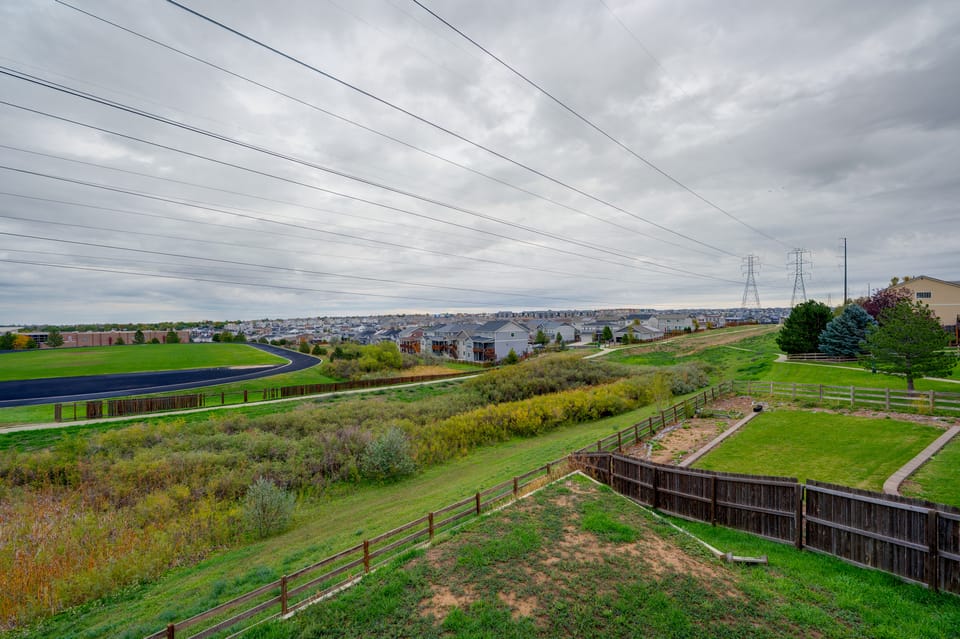 Near Cherry Creek Reservoir & DTC! Inviting Unit Apartment in Centennial