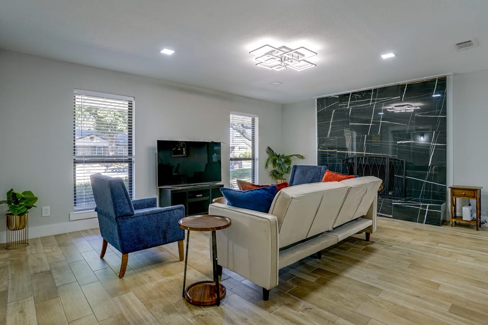 Cozy Home Base Btwn Dallas & Fort Worth House in Bedford