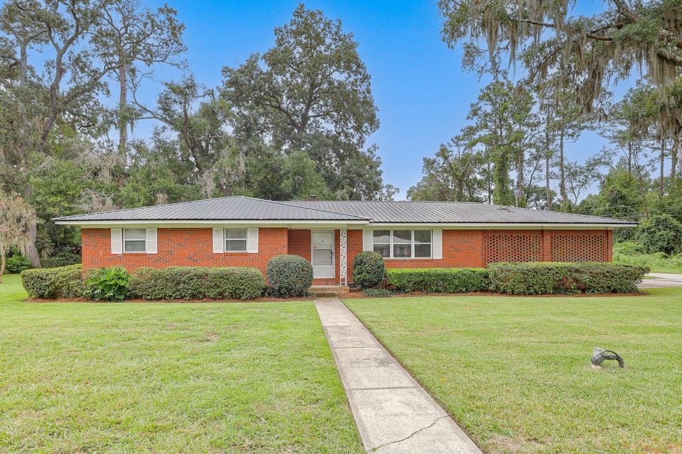 Dog Friendly & Vintage Vibe! 13 Mi to St Simons House in Dock Junction