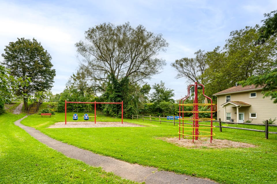 Explore Brockport! Family Gem, Neighborhood Perks House in Brockport