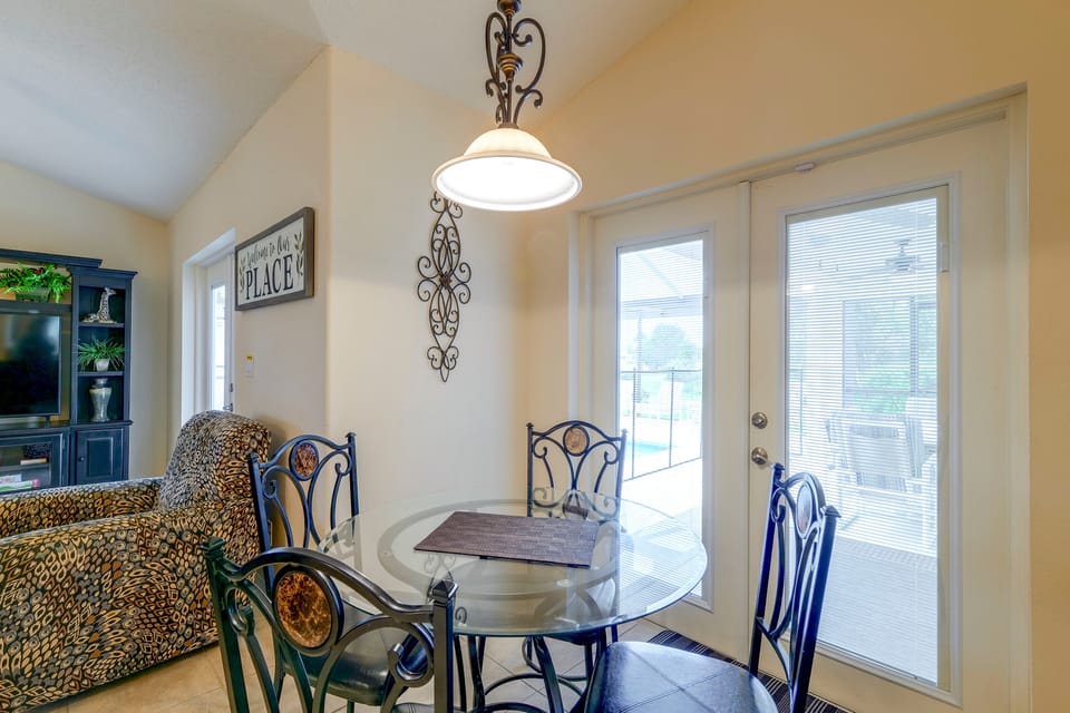Spacious 4BR w/ South-Facing Pool/Spa: Disney 11Mi House in Four Corners