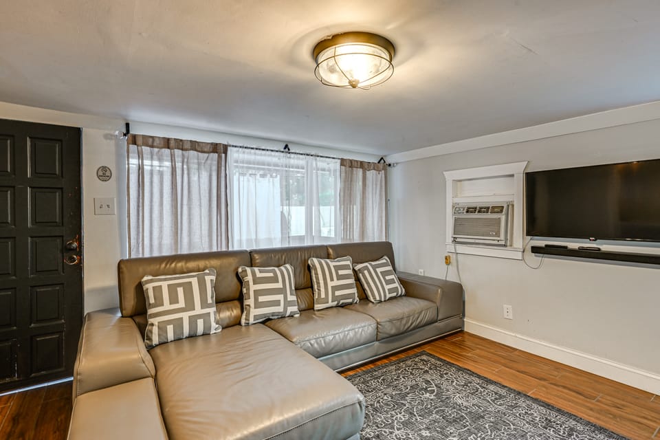3 Mi to Dtwn! Cozy Tampa Home Base Apartment in Tampa