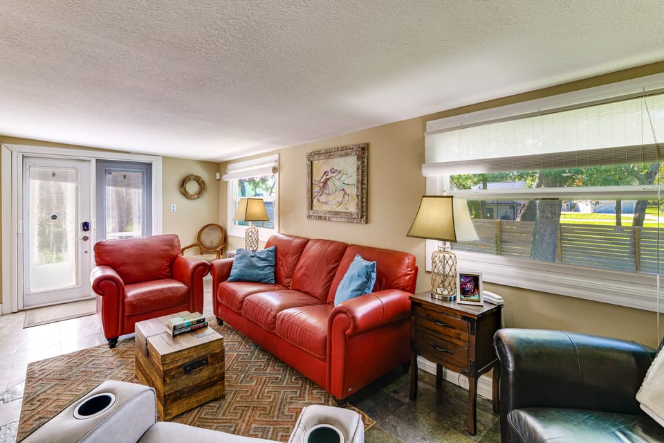 Sun-Kissed Cottage: Lake Access, 14 Mi to Disney House in Clermont