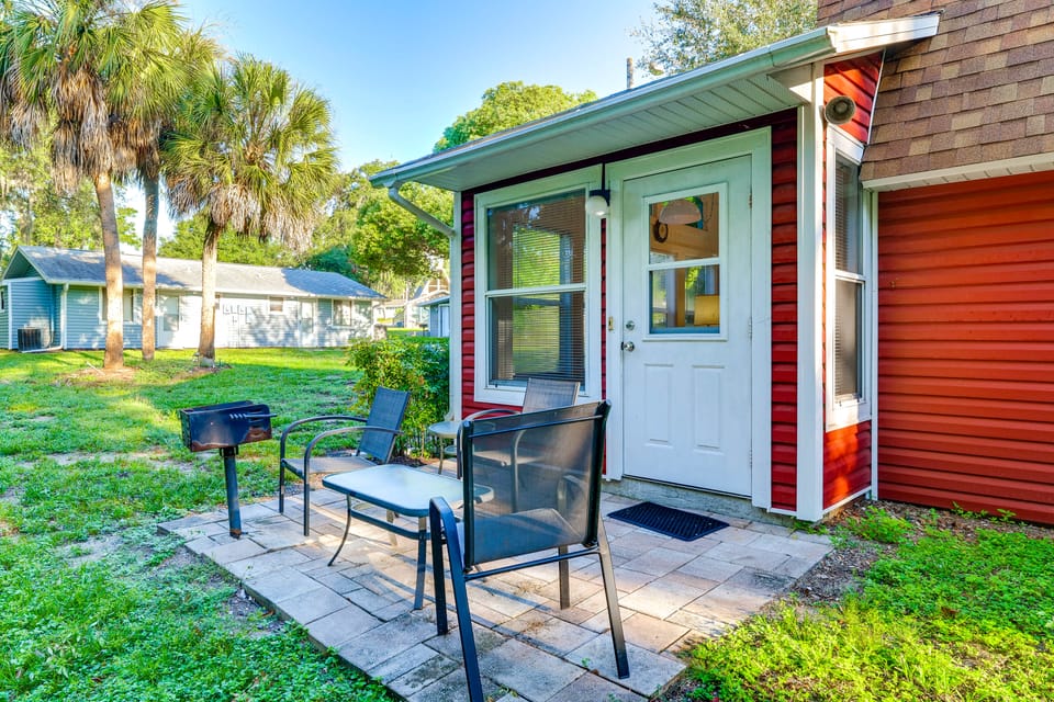 Swing, Swim & Play: 'Lazy Daze' w/ Pool Access House in Clermont