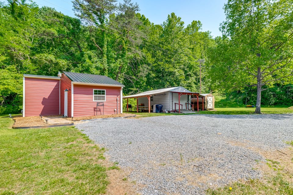 Fall Creek in Covington: 2-Unit Retreat House in Shenandoah Valley