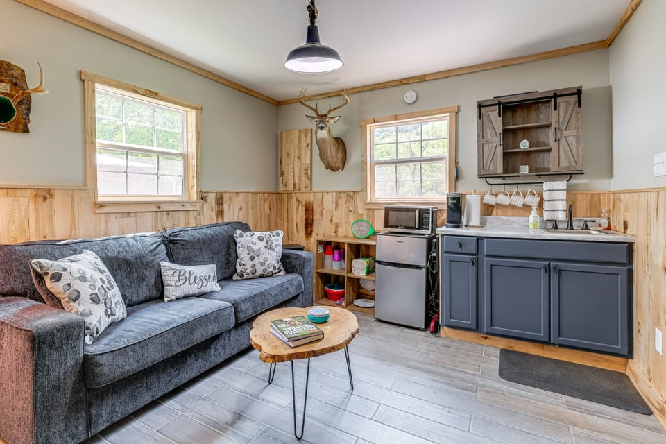 Fall Creek in Covington: 2-Unit Retreat House in Shenandoah Valley