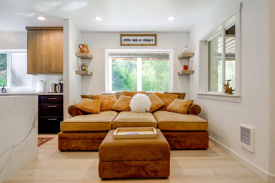 Snohomish Executive Suite w/ Deck & Fire Pit Apartment in Washington