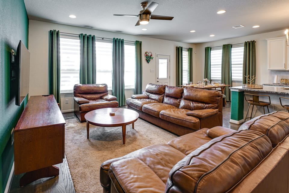 Fenced Yard & Playset | Near SA Airport & Parks House in San Antonio