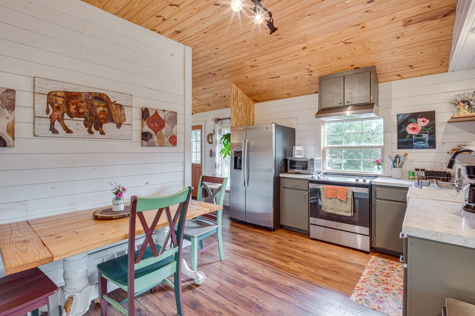 On 80 Acres! Serene Orchard Farm Stay in Lumberton House in Mississippi
