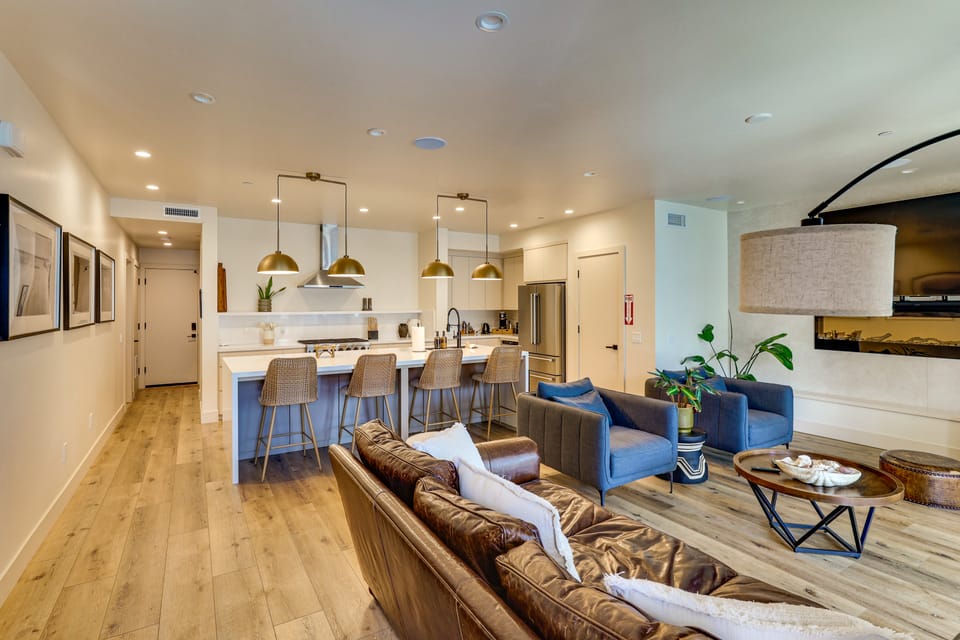 Walk to Beach! Condo w/ Shared Rooftop Patio Apartment in Oceanside