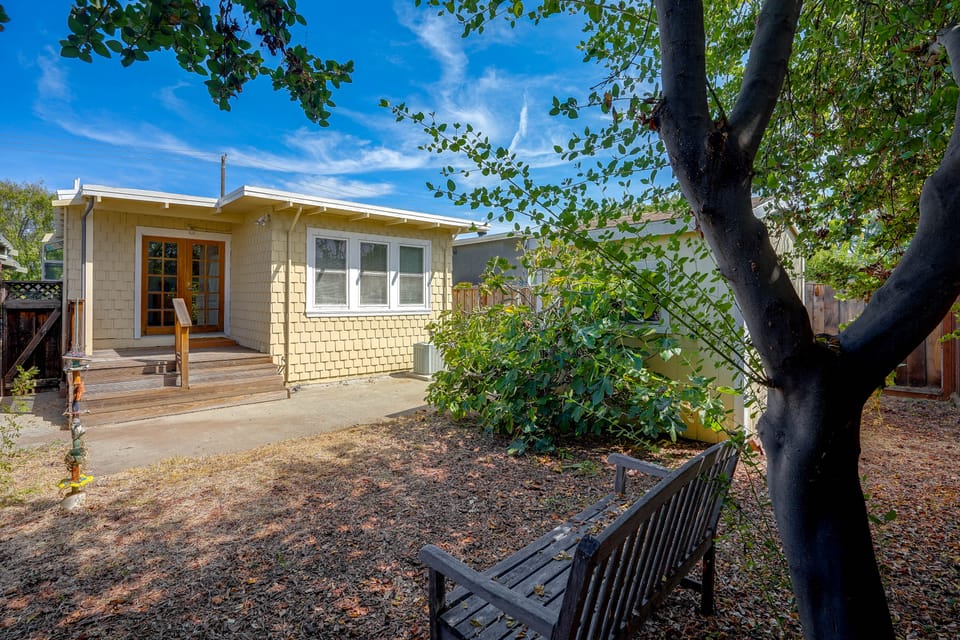 1 Mi to Beach, Walk to Restaurants Cozy Home House in Alameda