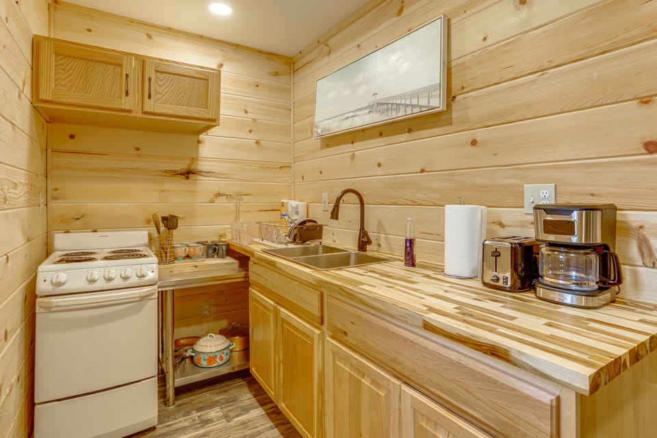 Hunt, Fish & Stargaze: Doniphan Cabin on 25 Acres House in Current River