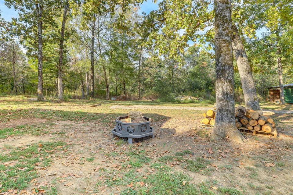 Hunt, Fish & Stargaze: Doniphan Cabin on 25 Acres House in Current River