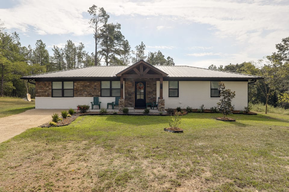 Quiet & Cozy Retreat Near Oxford & Holly Springs House in Mississippi