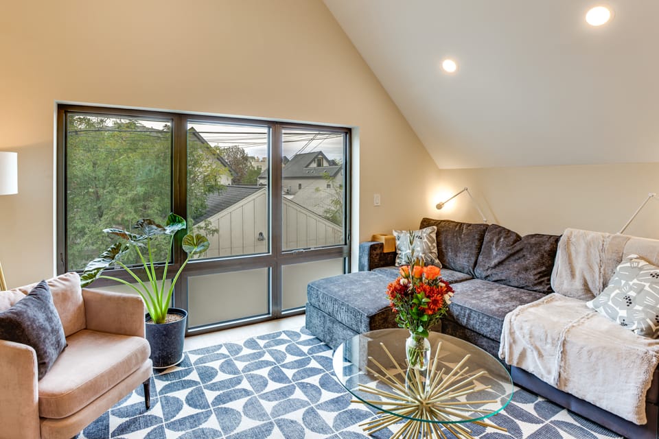Sip, Dine & Explore: Central Denver Escape! House in Denver