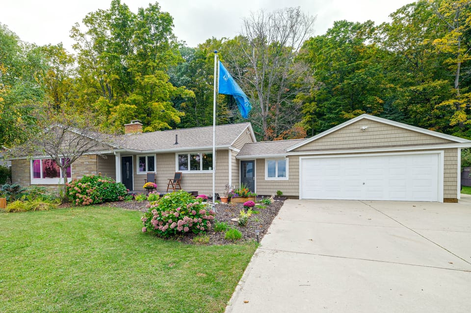 Bay Views & 127' Private Beach! Traverse City Home House in Michigan