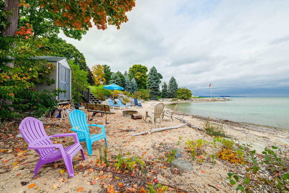 Bay Views & 127' Private Beach! Traverse City Home House in Michigan