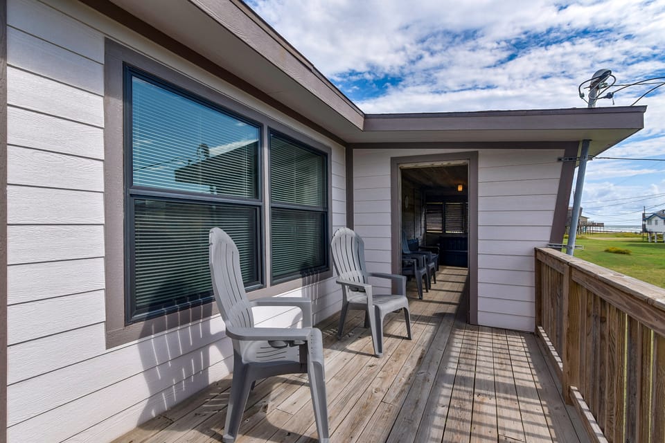 Walk to Surfside Beach! Ocean-View Retreat w/ Yard House in Surfside Beach