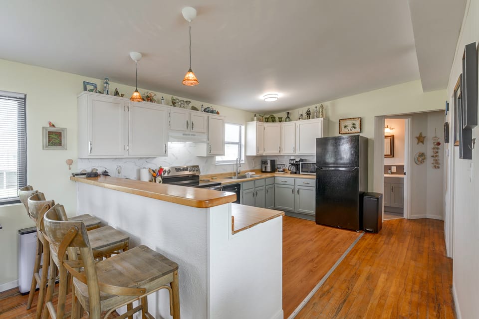 Walk to Surfside Beach! Ocean-View Retreat w/ Yard House in Surfside Beach