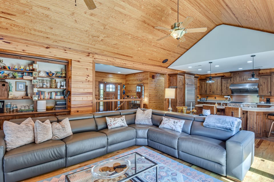 Pool, Hot Tub & Dock: Lake Hartwell Home House in Lake Hartwell