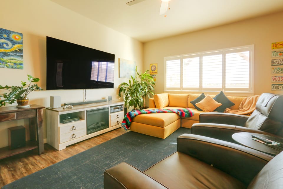 Family-Friendly Home! Walk to Windsor Lake House in Colorado