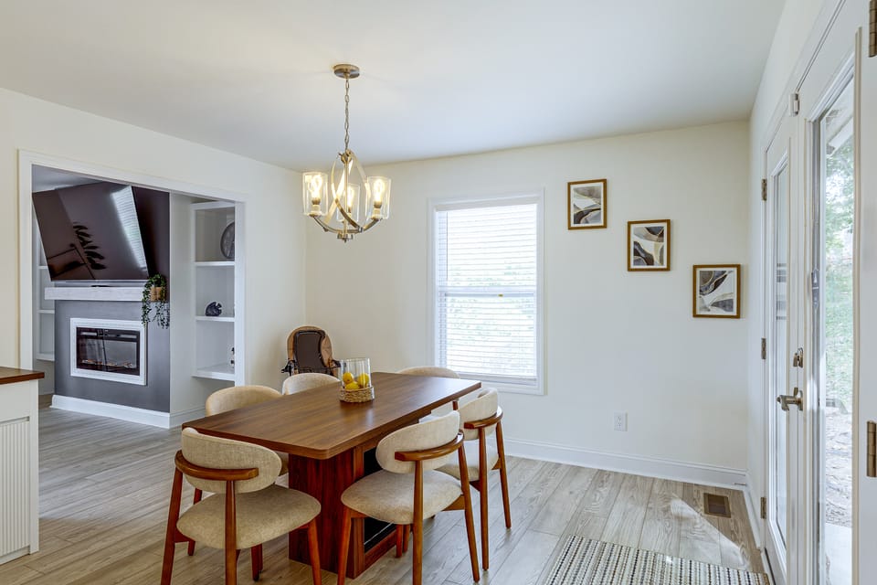 Deck & Game Room! Modern Lake Guntersville Retreat House in Guntersville Lake