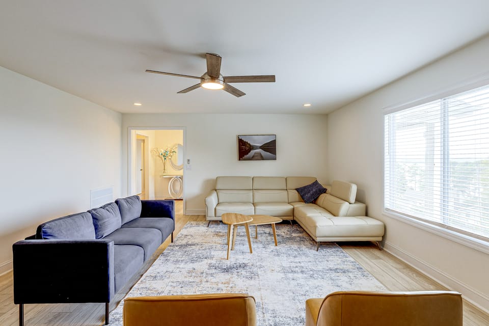 Deck & Game Room! Modern Lake Guntersville Retreat House in Guntersville Lake