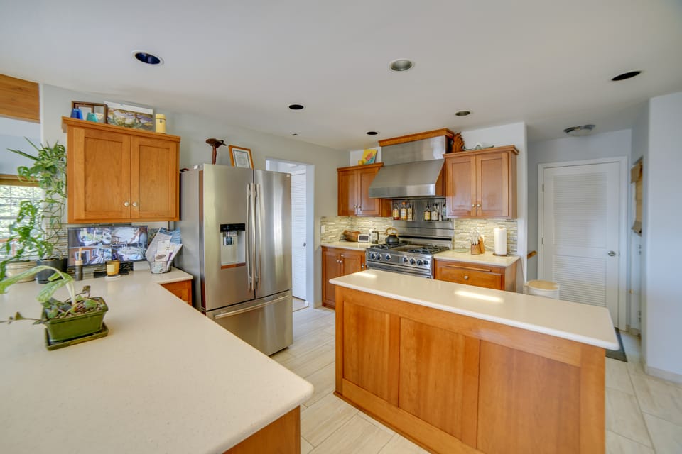 Retreat 1 Mi to Black Sands Beach & Trails! House in California