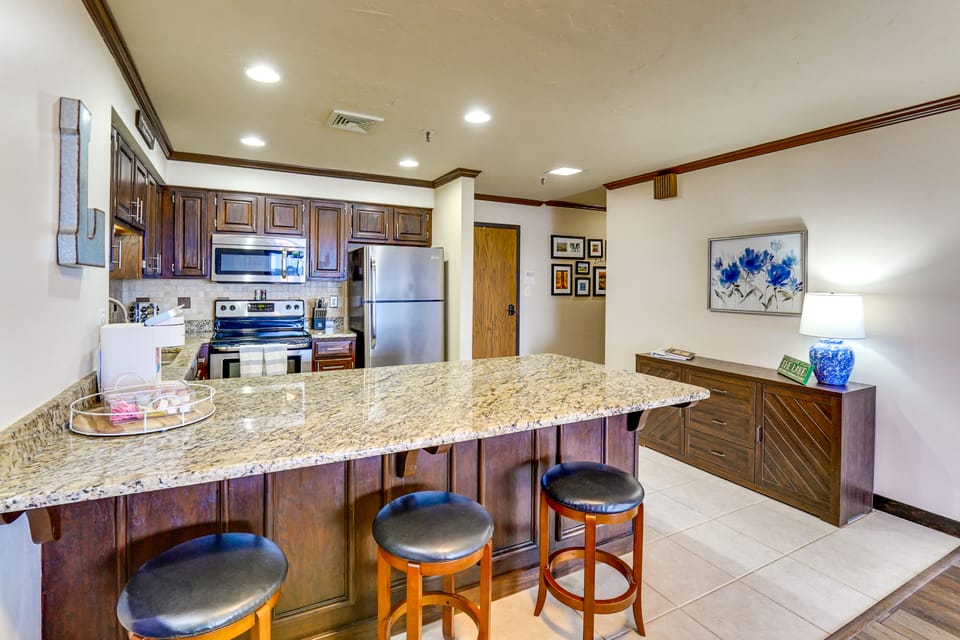 Grand Lake Golf Course Getaway: Stunning Views! Apartment in Grove