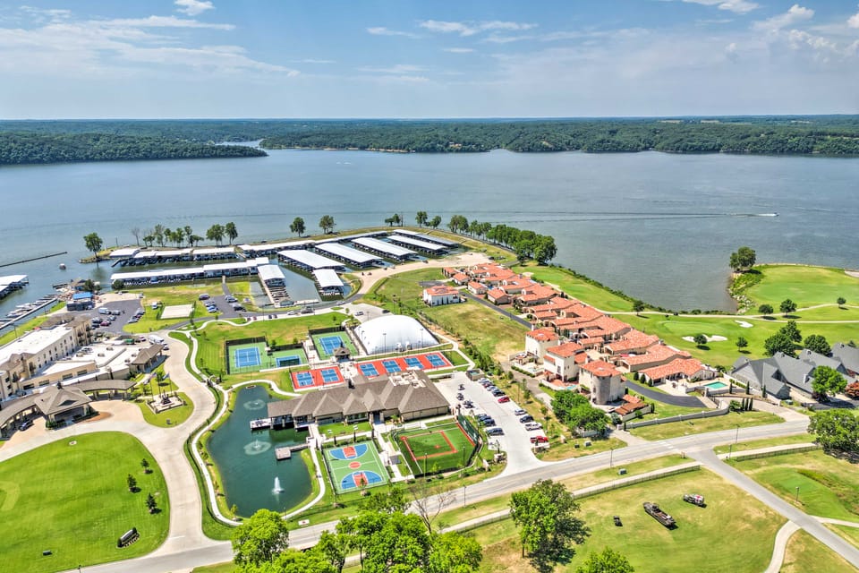 Grand Lake Golf Course Getaway: Stunning Views! Apartment in Grove