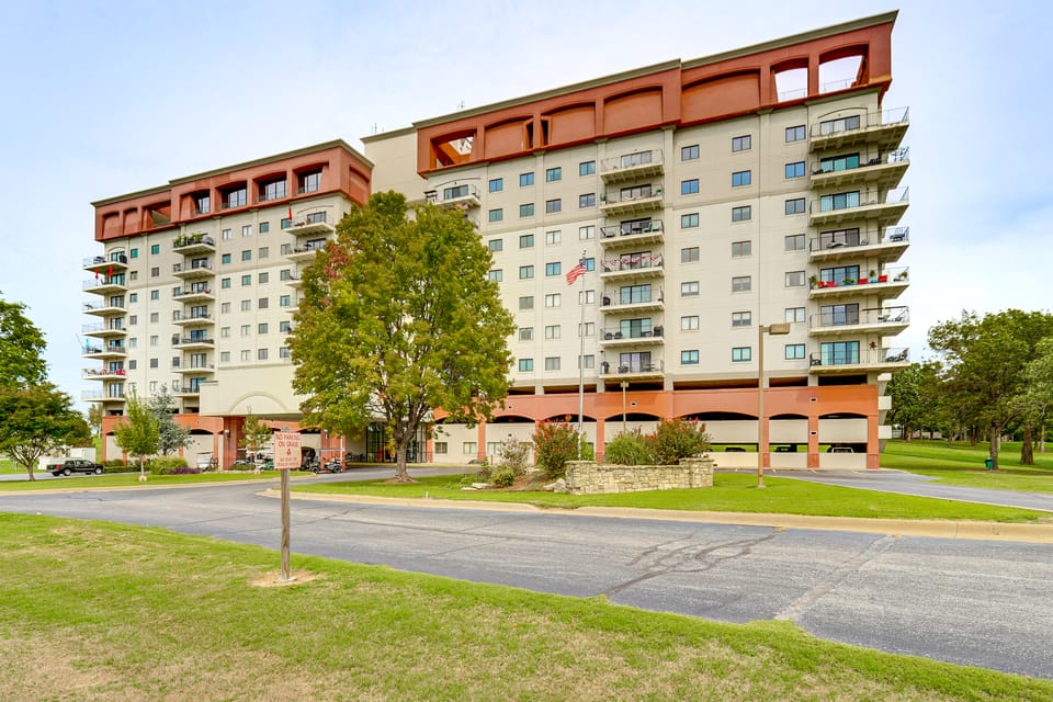 Grand Lake Golf Course Getaway: Stunning Views! Apartment in Grove