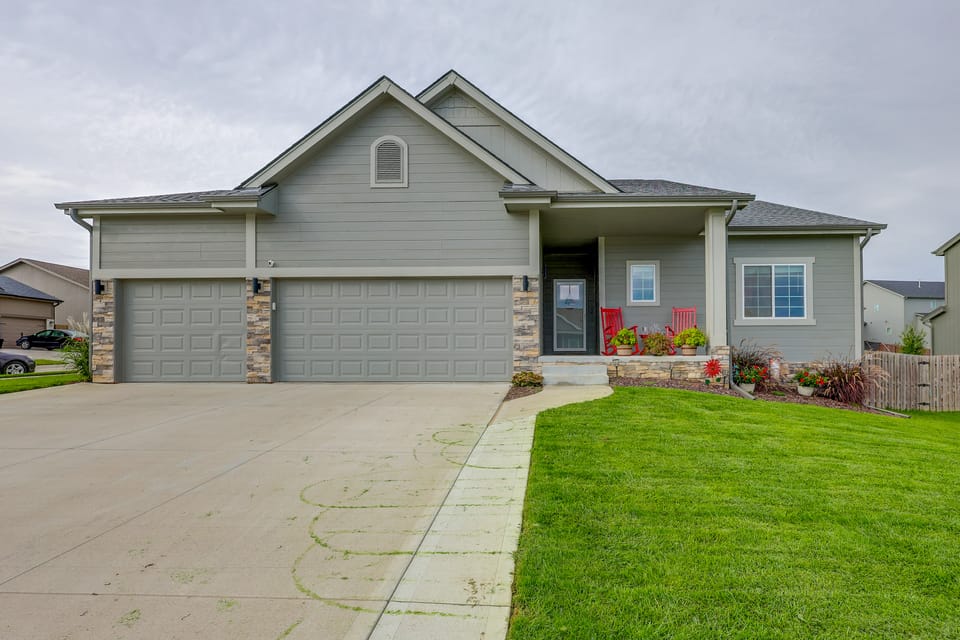 1 Mi to Flanagan Park & Golf! Peaceful Home House in Omaha
