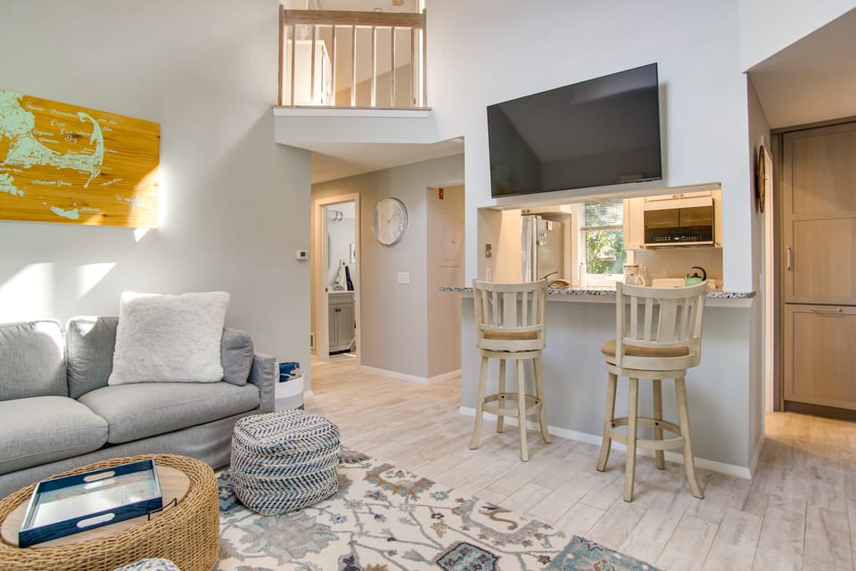 2 Mi to Beach! Peaceful Mashpee Hideaway Apartment in New Seabury