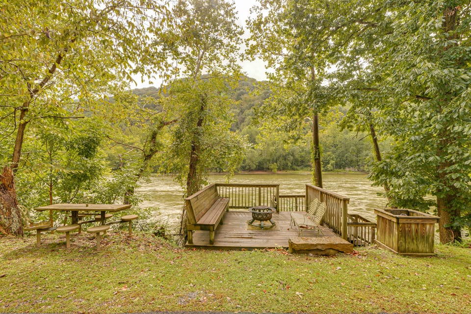 Riverfront Cabin in New River Gorge National Park! House in West Virginia