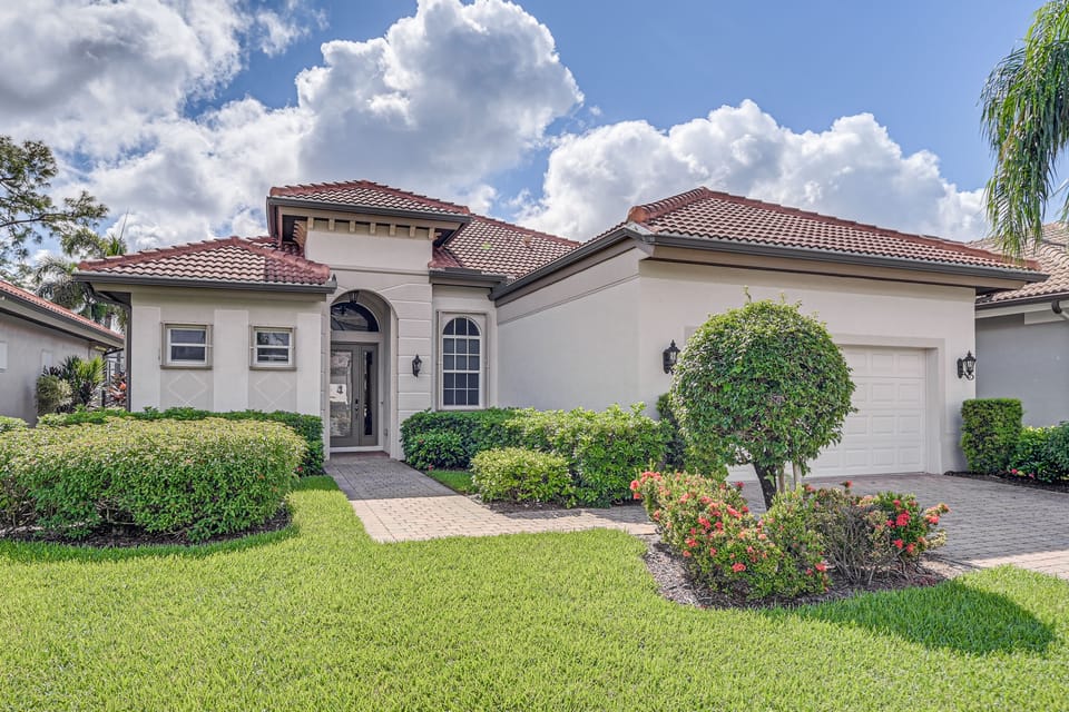 Tee Times + Poolside Vibes! Extended Naples Escape House in Lely Resort