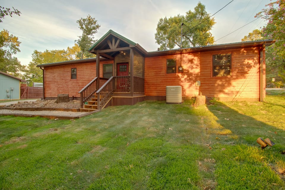 1/2 Mi to Marina! Modern Bull Shoals Lake Cabin House in Bull Shoals