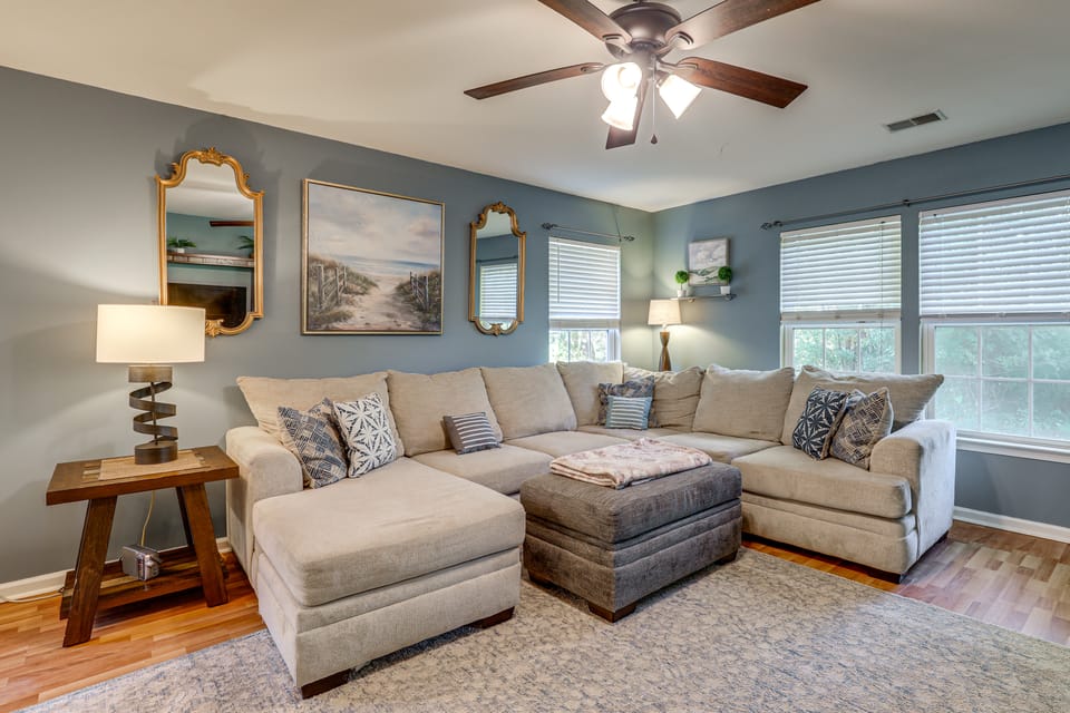 Golf + Pool Fun! Family Condo 6 Mi to Myrtle Beach Apartment in Carolina Forest