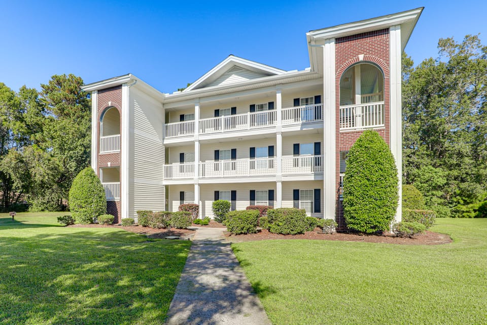 Golf + Pool Fun! Family Condo 6 Mi to Myrtle Beach Apartment in Carolina Forest