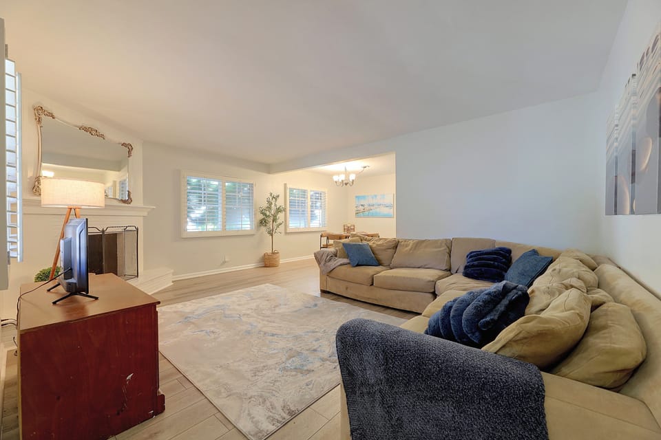 1 Mi to Dtwn Downey + Fenced Yard! House in Downey