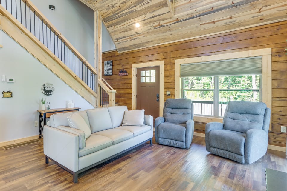 Mtn-View Deck! Ellijay Escape, Hike, Bike & Fish House in Georgia