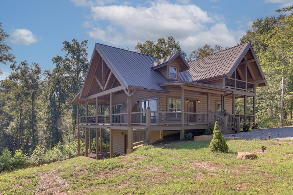 Mtn-View Deck! Ellijay Escape, Hike, Bike & Fish House in Georgia