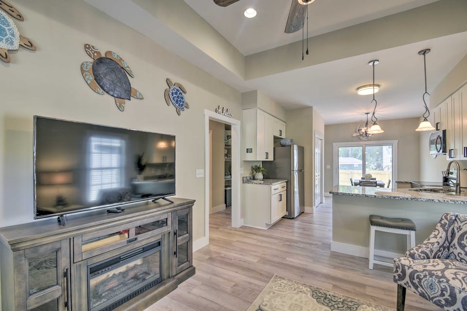 Ocean Isle Group Stay w/ 3 Private Units House in Ocean Isle Beach